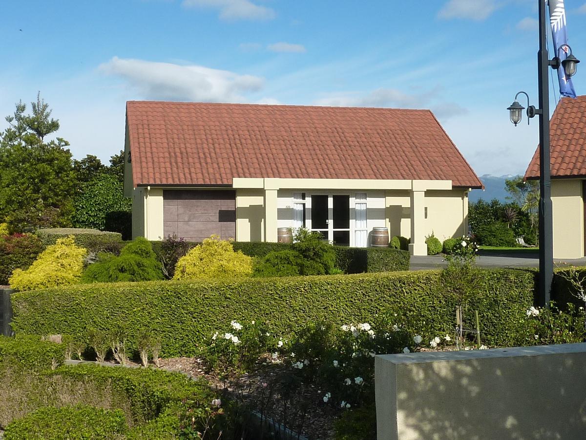 A Touch Of Tuscany At Hillsborough New Plymouth Bagian luar foto